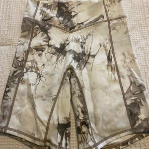 BALANCE TIE DYE SHORTS